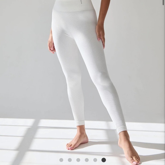 NEW! Six Stories Seamless Contour Rib Leggings - Picture 6 of 6